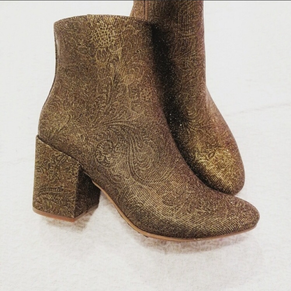 Carlos Santana Chunky Heel Ankle Boots